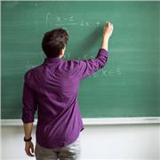 Prof de développement informatique propose des cours en language de programmation et base de données